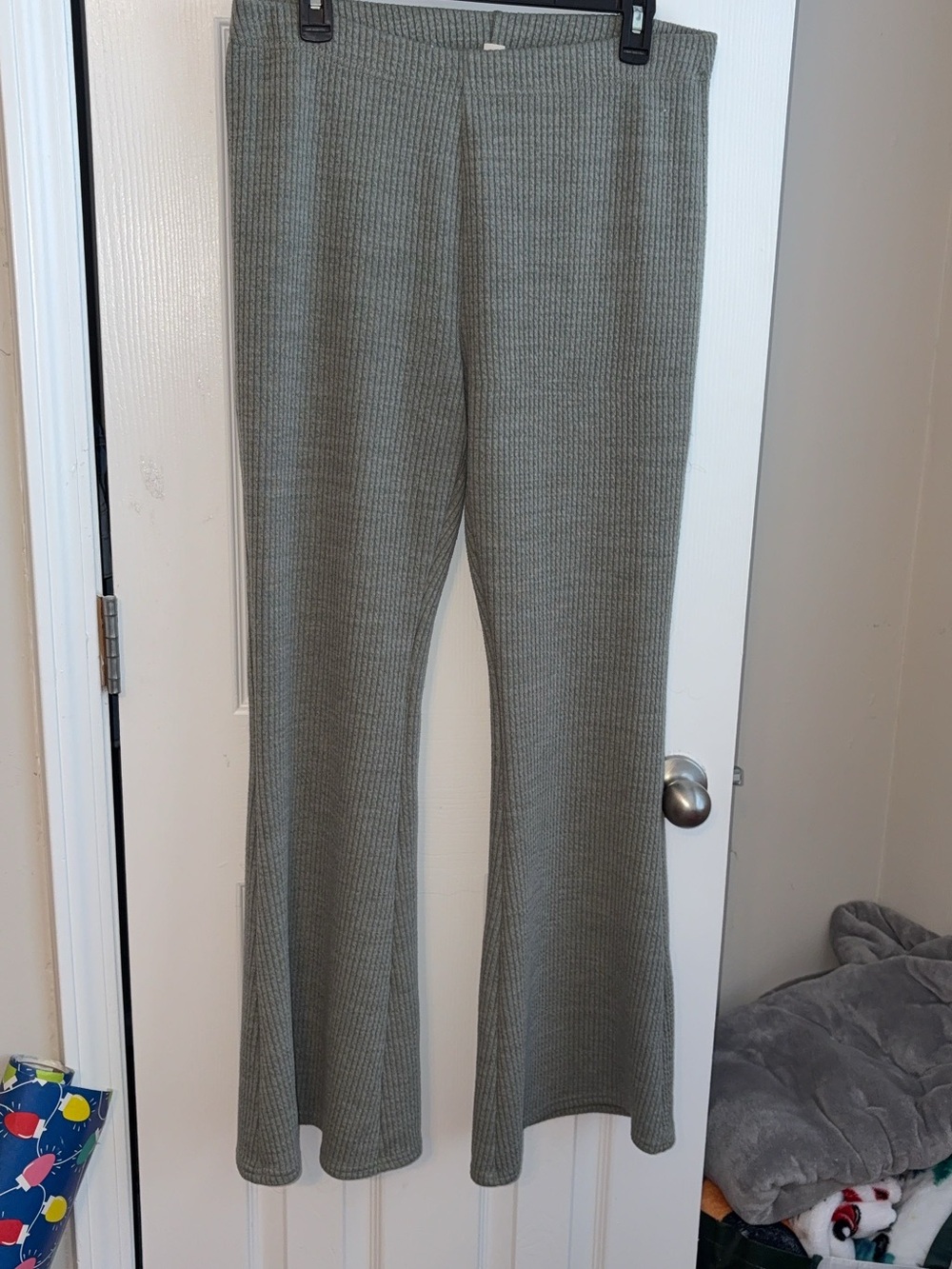 Women's AE Ribbed Flared Pants in Olive Green pants L